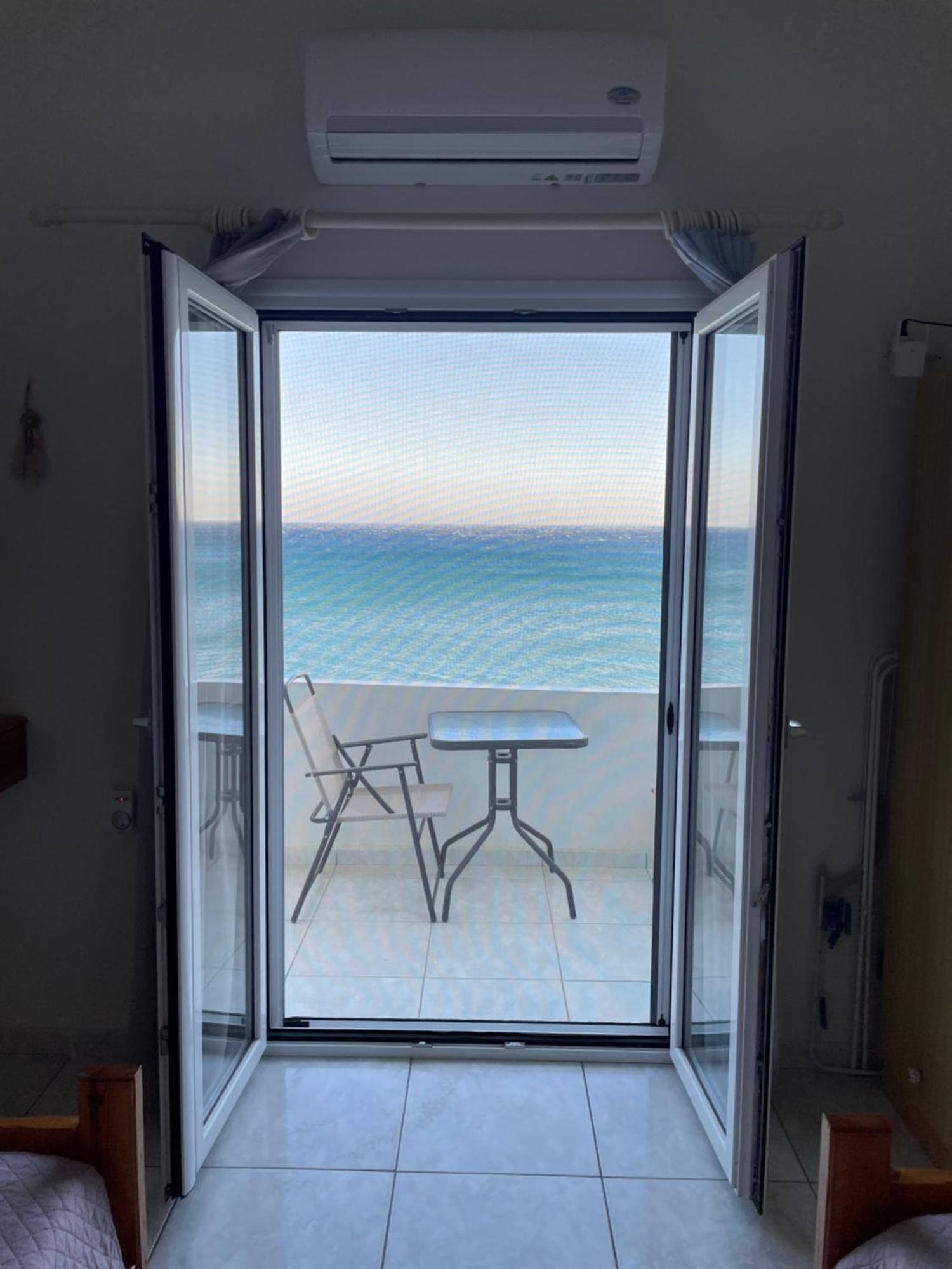 Appartement Giant Woman à Tsoútsouros Extérieur photo